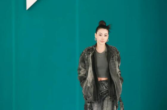 蔡诗芸《乘风2024》初舞台气场全开 《Wifey》绽放野性之美