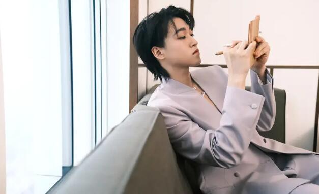 赞多亮相品牌活动 时髦别致尽展非凡魅力