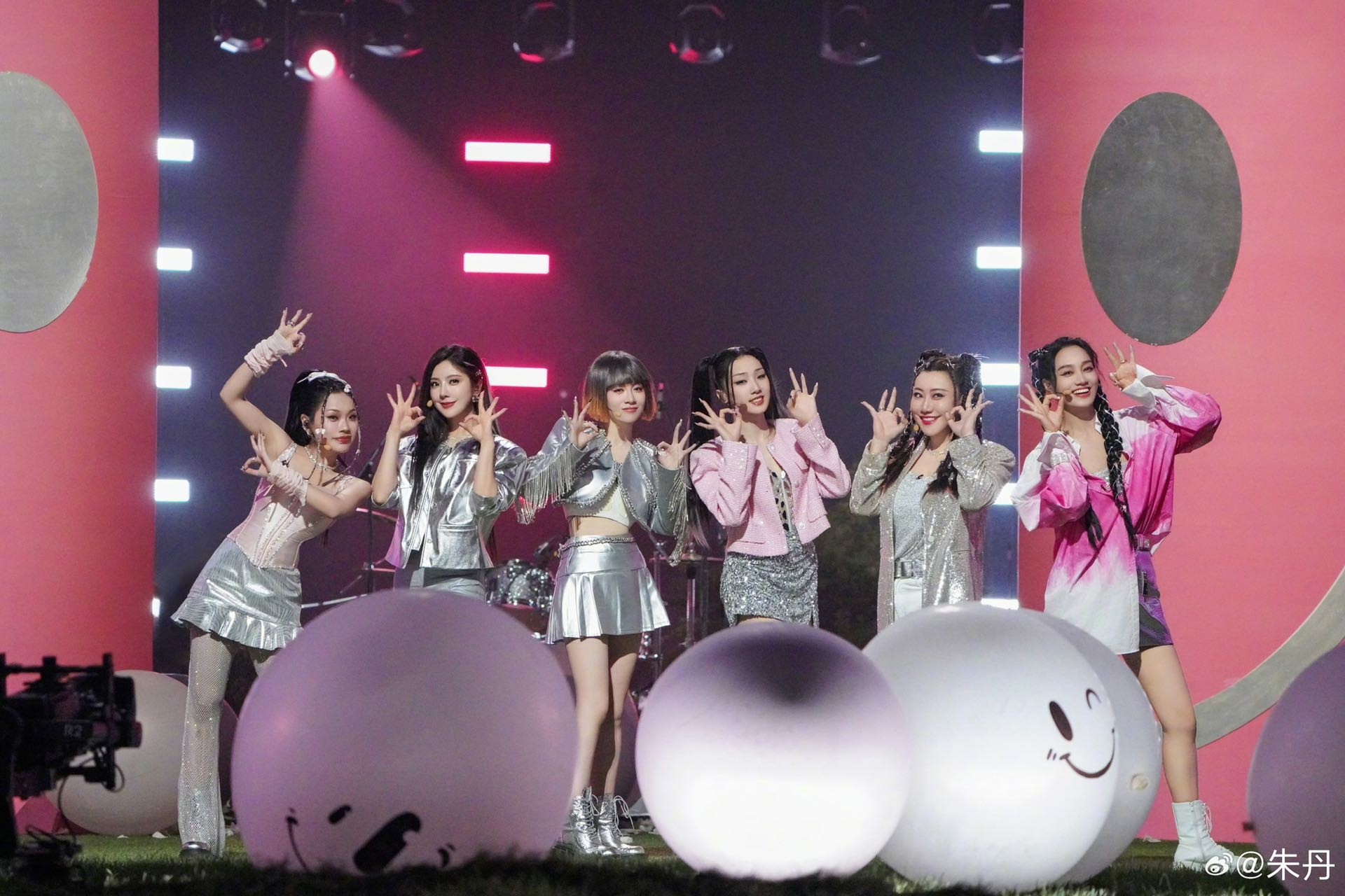 朱丹《乘风2024》二公嗨爆全场 “甜姐”初体验展果敢态度