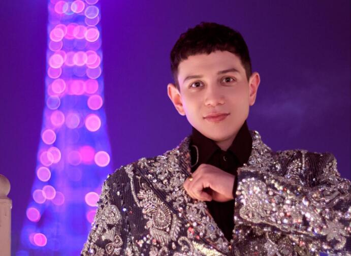 继喀什市旅游形象代言人后 艾热再获聘“新疆文化旅游宣传大使”